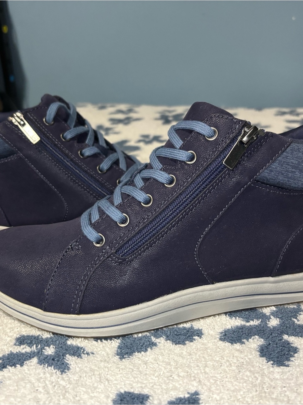 Clarks Breeze Glide High Top Sneakers Dark Navy Women’s 9W Wide – New